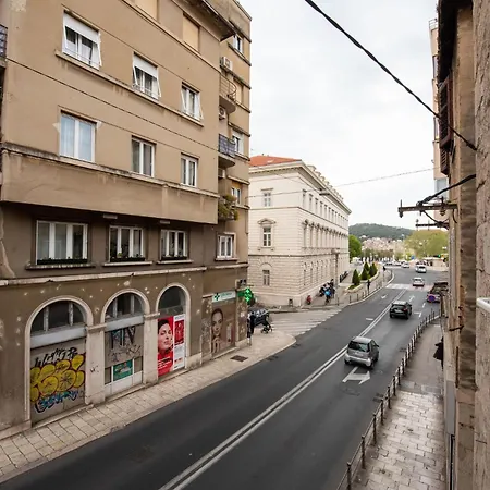 ディー * スプリト